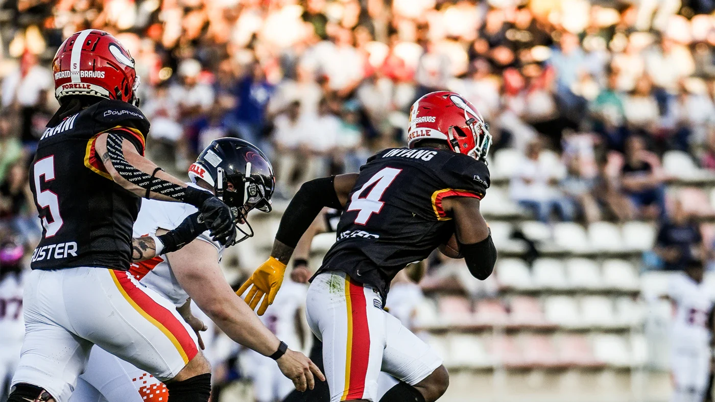 Image of Galaxy win high-scoring battle against Bravos - Felix Pahl
