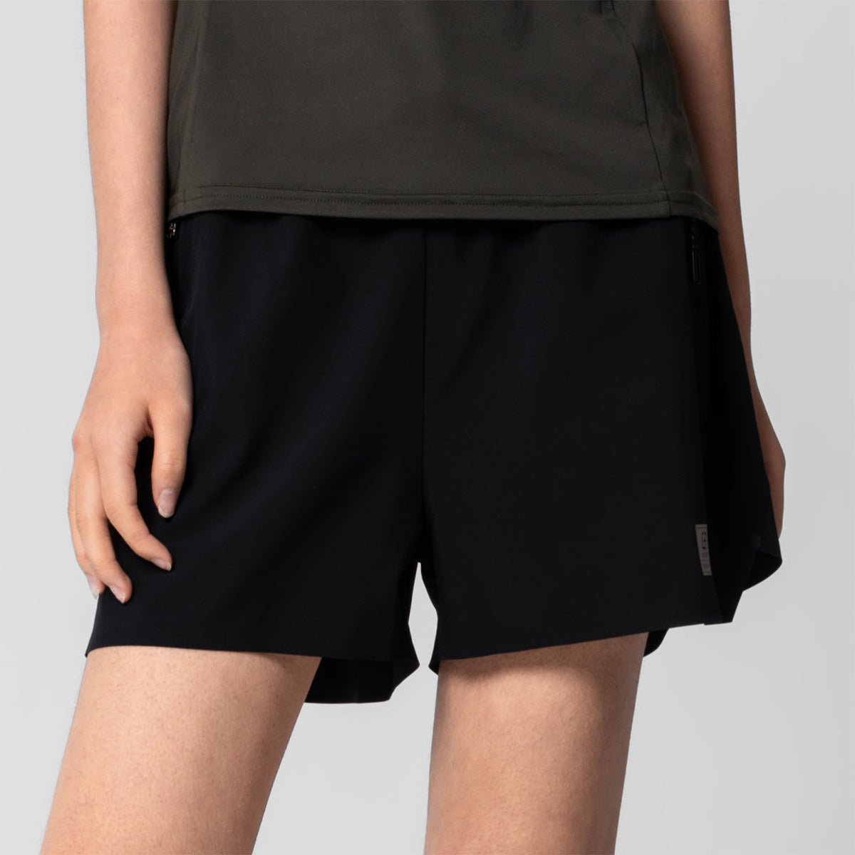 Image of Activewear kurze Laufhose für Damen