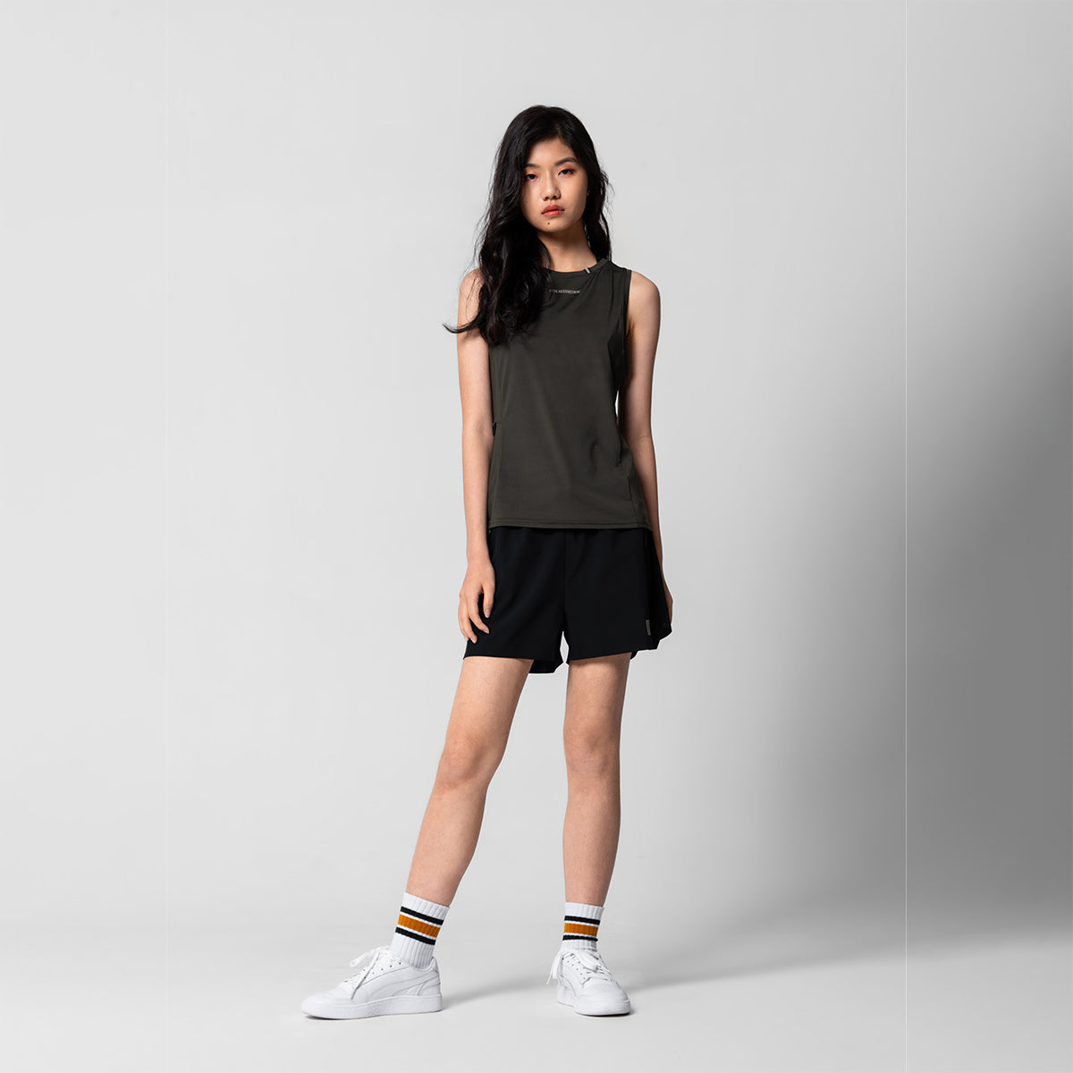 Image of Activewear kurze Laufhose für Damen