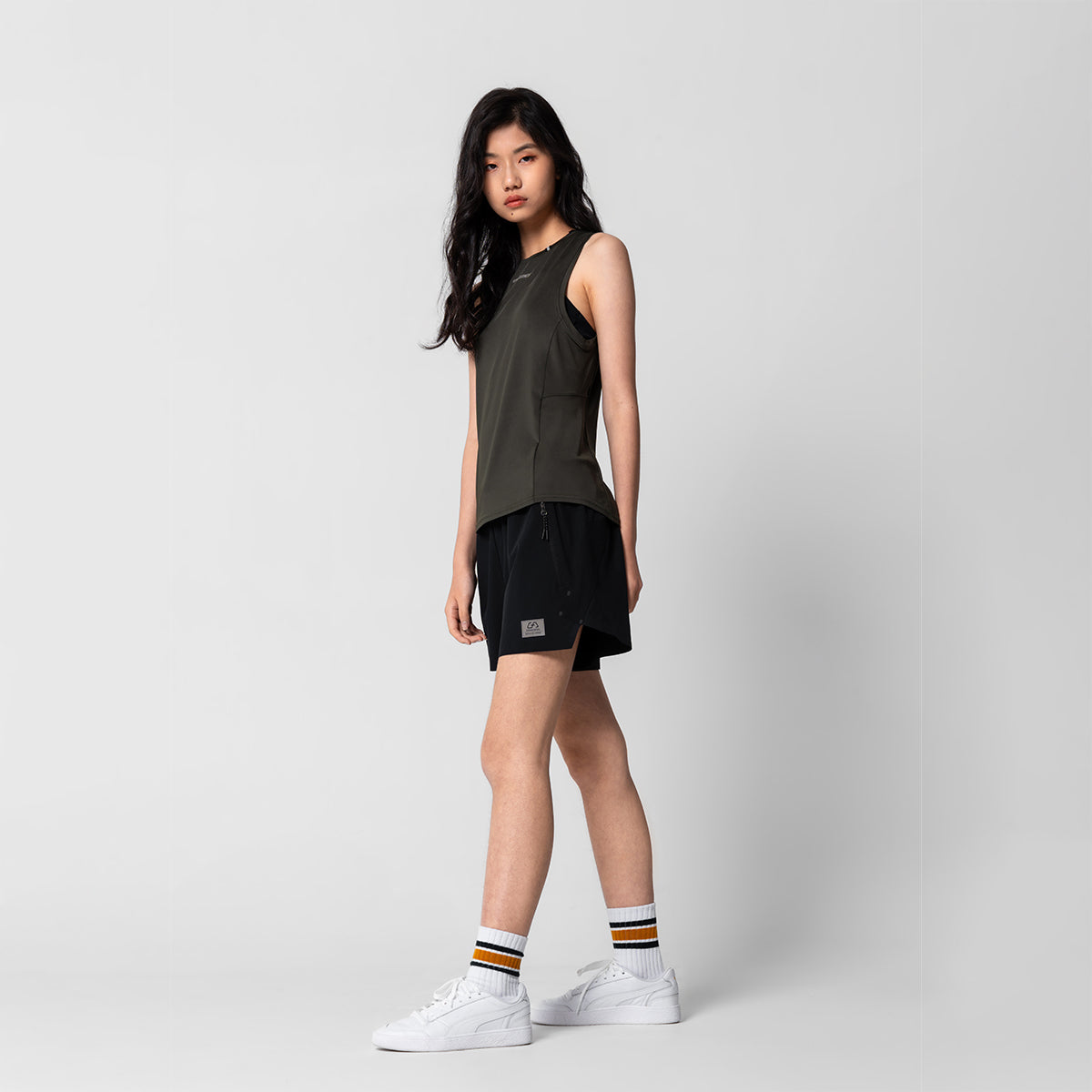 Image of Activewear kurze Laufhose für Damen