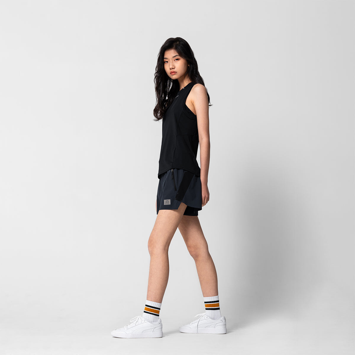 Image of Activewear kurze Laufhose für Damen