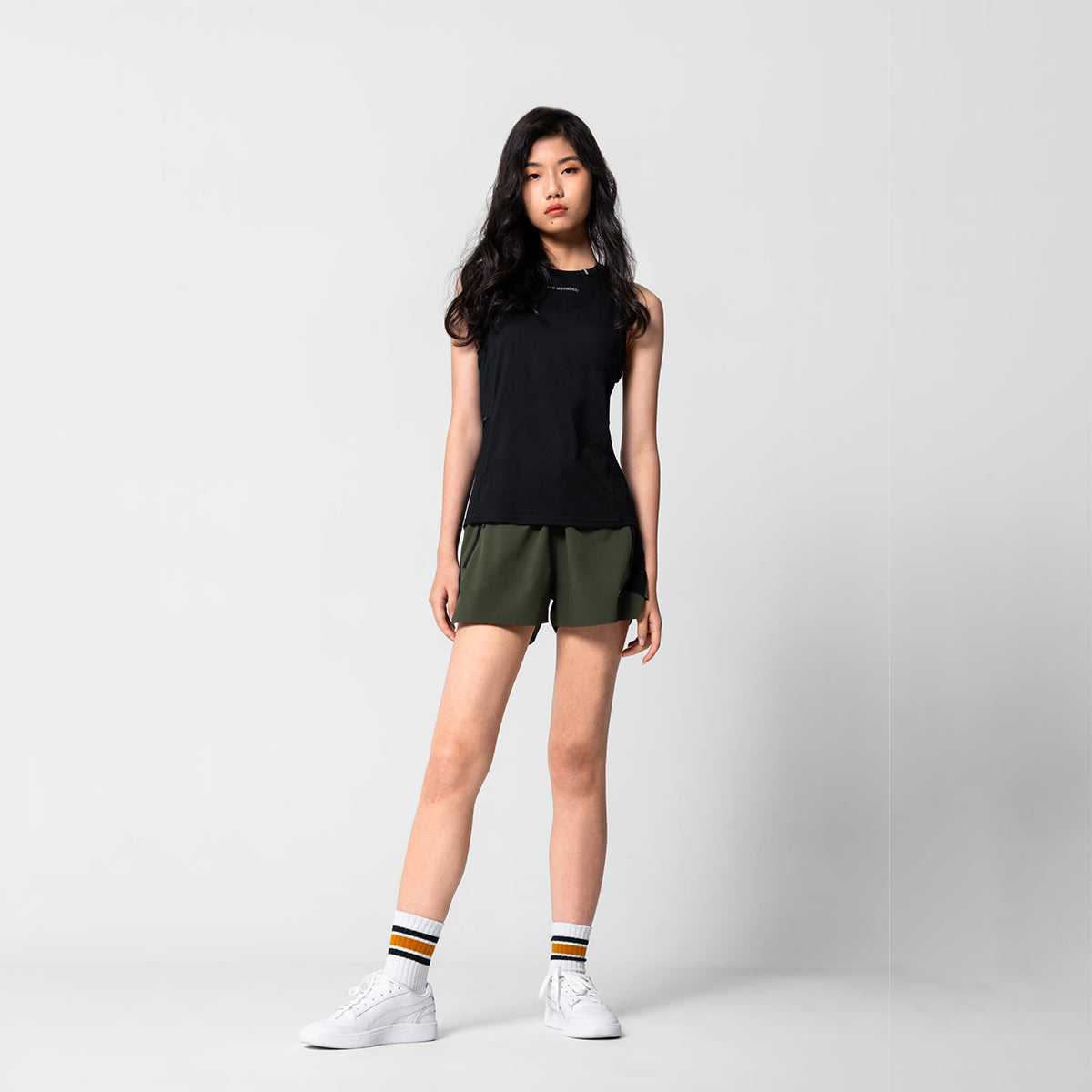 Image of Activewear kurze Laufhose für Damen